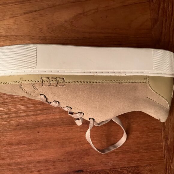 UGG sneakers 8.5 womens - Picture 8 of 9